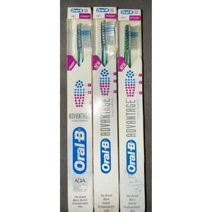 Lot of 3 Vintage 1993 Oral-B  Toothbrush‎ 35 Soft Straight Advantage